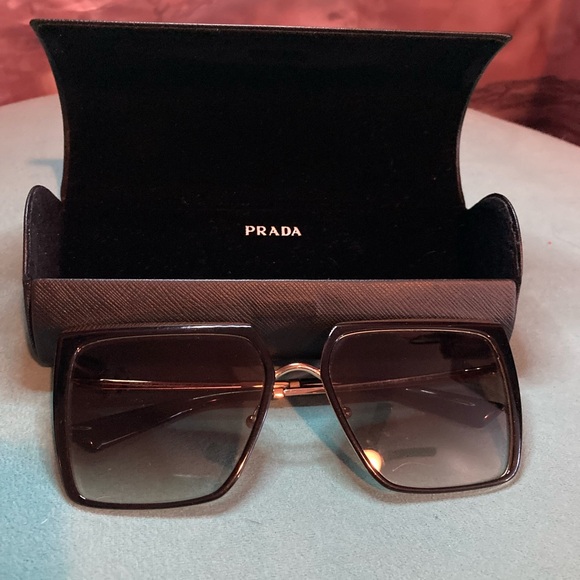 Prada Women's Sunglasses in Black and Gold with case - Picture 2 of 5